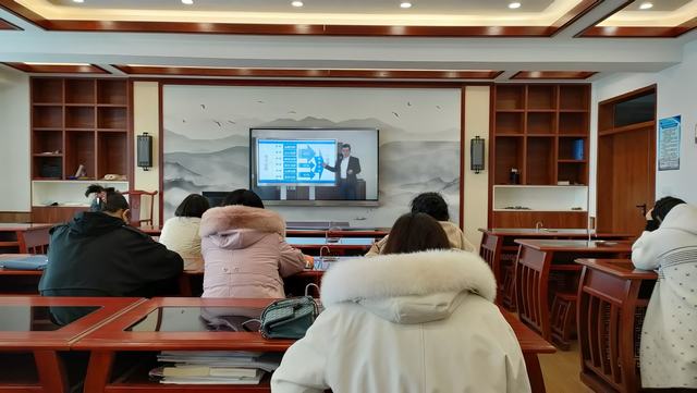 1646900541510356.jpg 教研活动新闻照片20220309.jpg